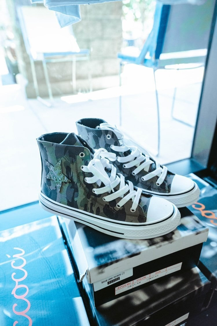 Skylar Cameo Sneakers